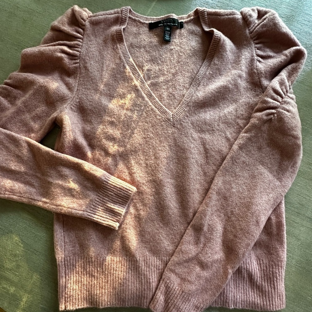 White House Black Market Puff Sleeve V-Neck Pull Over Blush Sweater - Picture 3 of 7